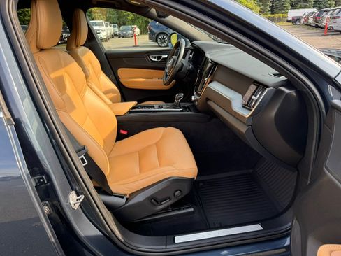 Used 2020 Volvo XC60 T6 Momentum AWD/4WD image 20
