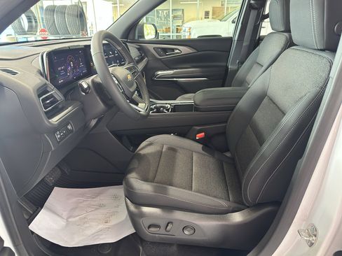 New 2026 Chevrolet Traverse LT w/ LPO, Floor Liner Package image 5