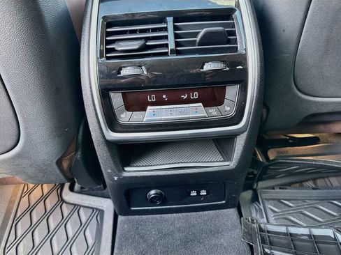 Used 2019 BMW X7 xDrive40i w/ Premium Package AWD/4WD image 27