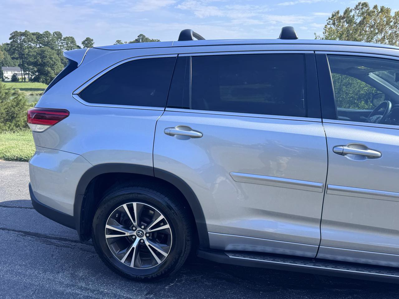 Used 2018 Toyota Highlander XLE AWD/4WD image 21
