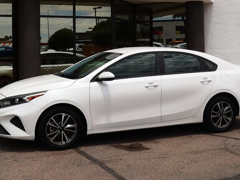 Used 2022 Kia Forte LXS FWD image 7