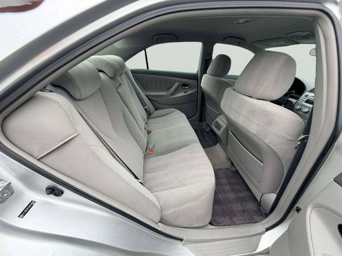Used 2010 Toyota Camry LE FWD image 23
