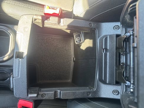 Used 2019 Jeep Wrangler Unlimited Sport S image 24