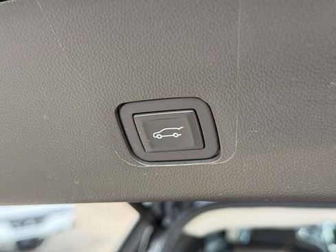 Used 2020 Chevrolet Traverse LT w/ LT Premium Package AWD/4WD image 11