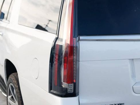 Used 2016 Cadillac Escalade ESV Luxury image 13