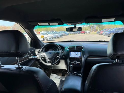 Used 2017 Ford Explorer Limited image 23