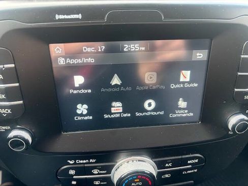 Used 2018 Kia Soul + image 12