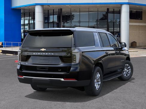 New 2026 Chevrolet Suburban LT image 4