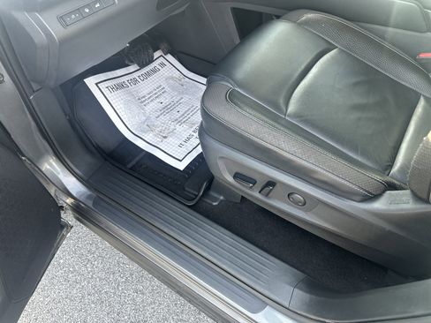 Used 2022 Nissan Pathfinder SL image 14