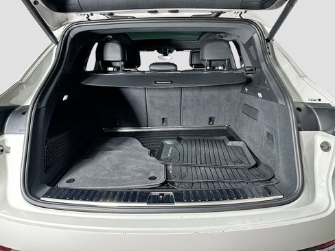 Certified 2022 Porsche Cayenne AWD/4WD image 28