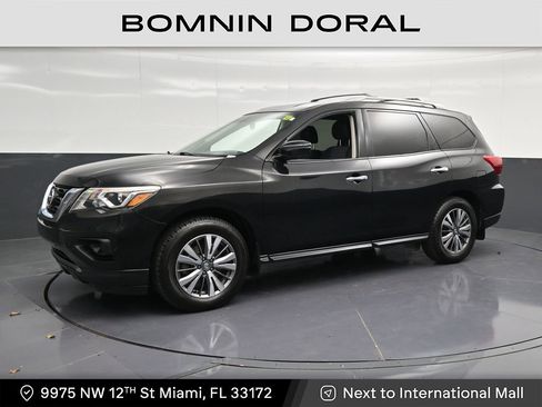 Used 2019 Nissan Pathfinder S FWD image 1