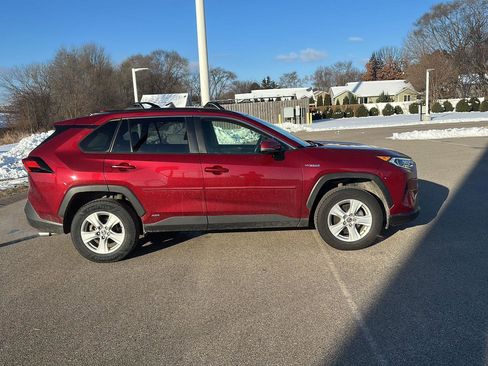 Used 2020 Toyota RAV4 XLE w/ XLE Grade Weather Package image 2