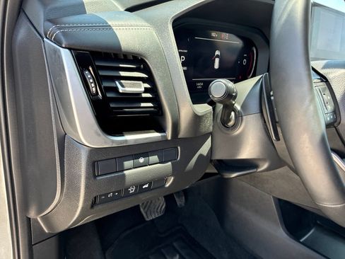 Used 2026 Nissan Rogue SL FWD image 22