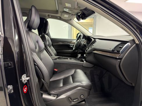 Used 2018 Volvo XC90 T6 Momentum w/ Convenience Package AWD/4WD image 10