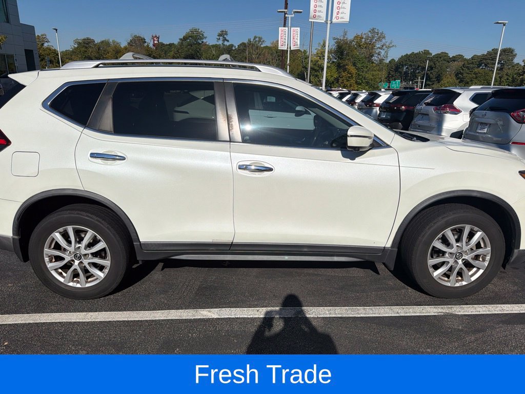 Used 2017 Nissan Rogue SV w/ SV Premium Package AWD/4WD image 4