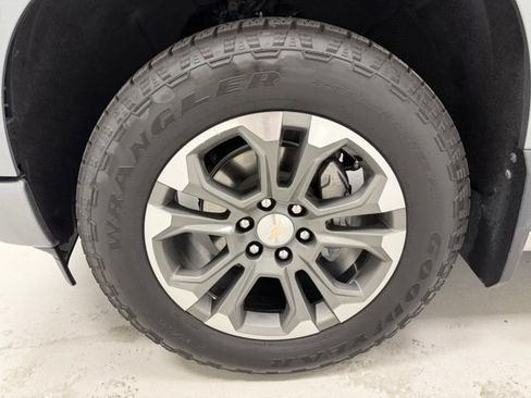 Certified 2024 Chevrolet Silverado 1500 High Country w/ Technology Package AWD/4WD image 18