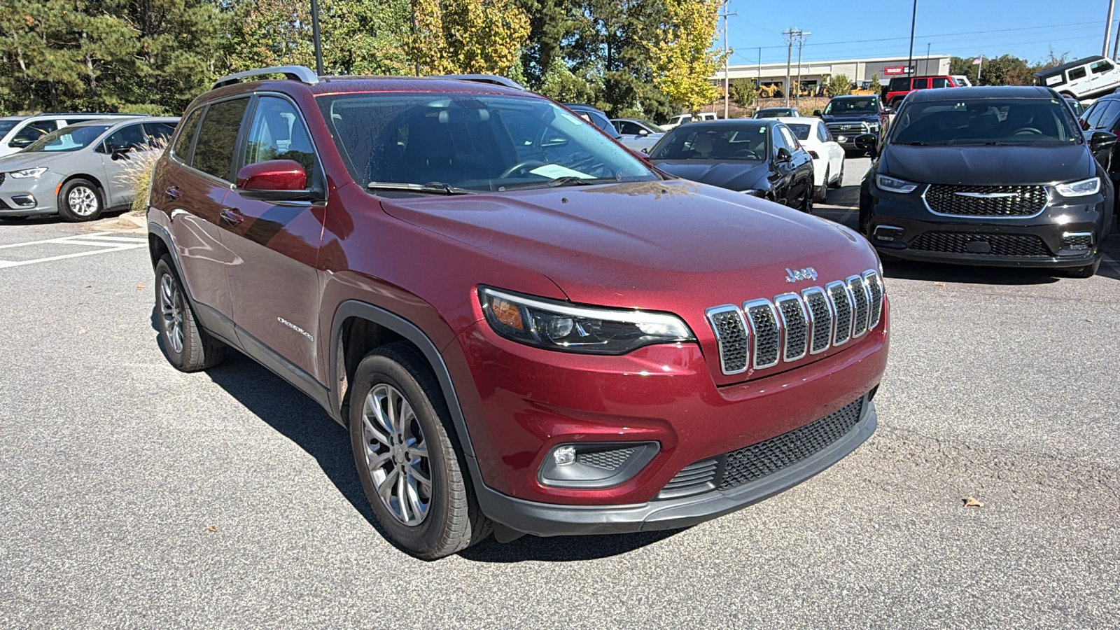 Used 2019 Jeep Cherokee Latitude Plus AWD/4WD image 5