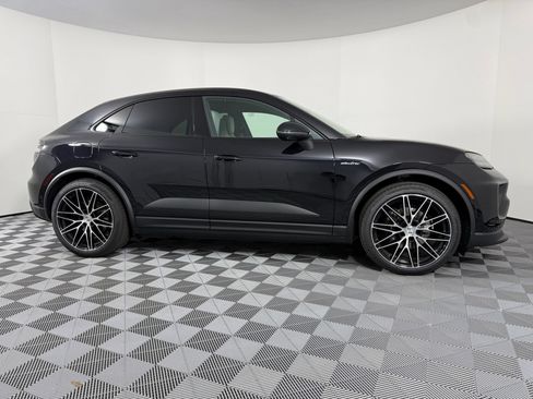 Certified 2026 Porsche Macan Electric RWD image 8