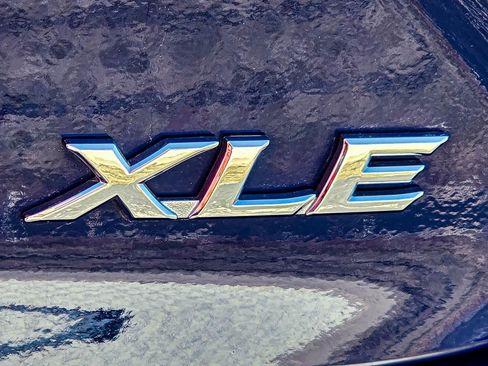 Used 2025 Toyota Camry XLE image 11