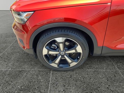 Used 2019 Volvo XC40 T4 Momentum FWD image 14