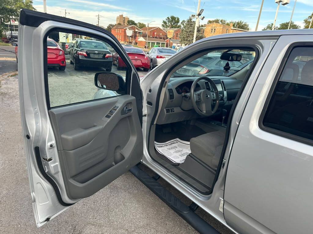 Used 2020 Nissan Frontier SV w/ Midnight Edition Floor Mats RWD image 9