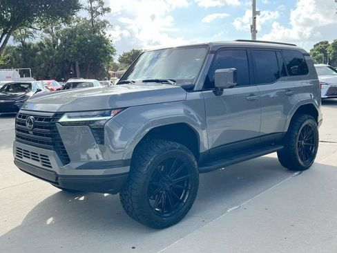 Used 2025 Lexus GX 550 w/ Cold Area Package AWD/4WD image 3