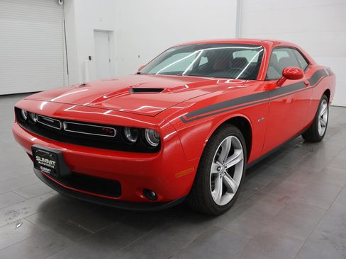 Used 2015 Dodge Challenger R/T w/ Quick Order Package 22B R/T RWD image 7