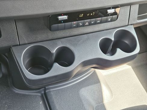 New 2024 Mercedes-Benz eSprinter 170 Cargo image 24