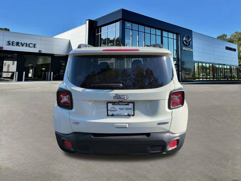 Used 2018 Jeep Renegade Latitude FWD image 5
