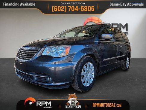 Used 2015 Chrysler Town & Country Touring image 25