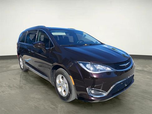 Used 2017 Chrysler Pacifica Touring-L Plus w/ Advanced Safetytec Group image 7