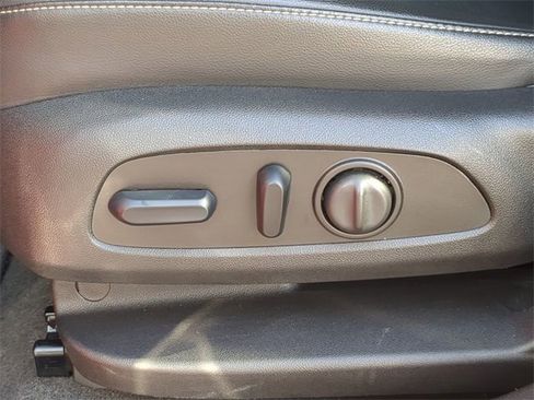 Used 2023 GMC Acadia SLT image 23