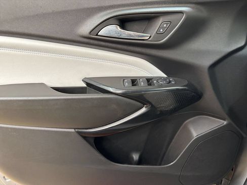 Used 2025 Chevrolet Trax LT FWD image 18