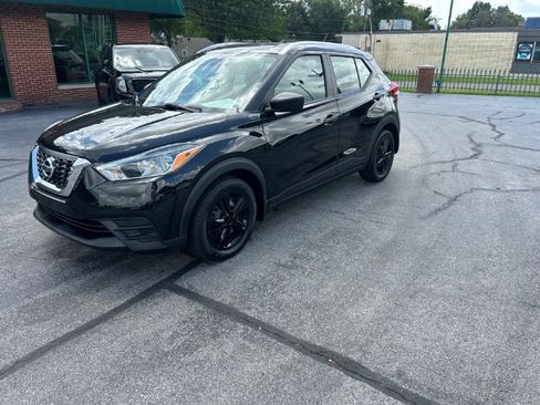 Used 2019 Nissan Kicks S FWD image 1