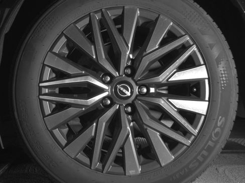 Used 2025 Nissan Altima 2.5 SV FWD image 14