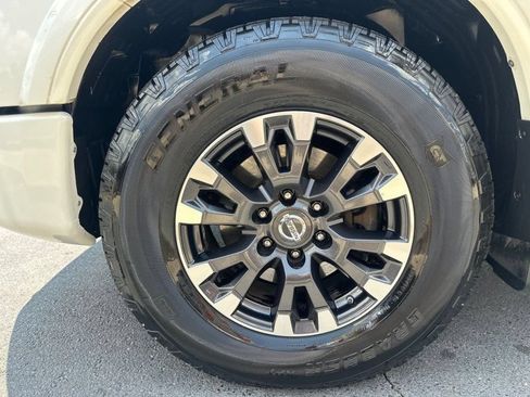 Used 2018 Nissan Titan PRO-4X w/ Pro-4x Convenience Package AWD/4WD image 25