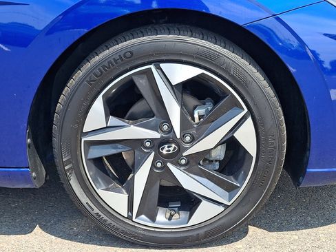 Certified 2023 Hyundai Elantra Limited FWD image 8