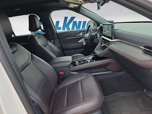 Used 2025 Ford Explorer Platinum AWD/4WD image 15