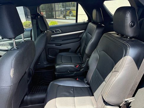 Used 2019 Ford Explorer XLT FWD image 12