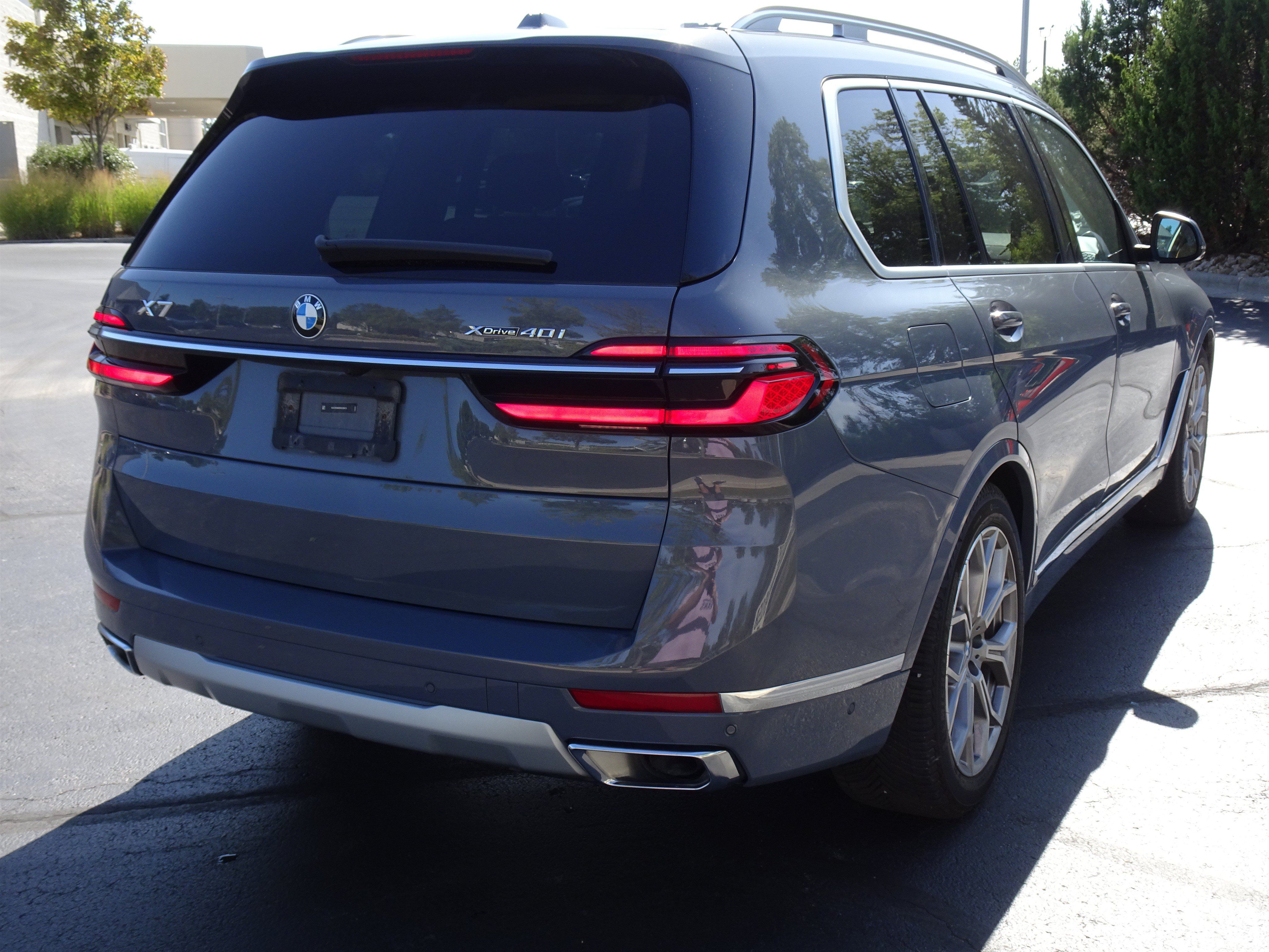 Used 2024 BMW X7 xDrive40i w/ Premium Package AWD/4WD image 6