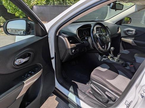 Used 2017 Jeep Cherokee Sport AWD/4WD image 21