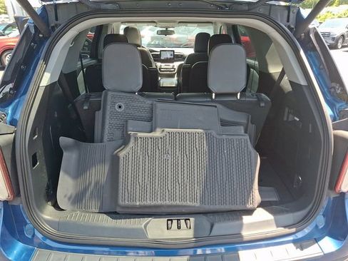 Used 2023 Ford Explorer XLT w/ Equipment Group 202A AWD/4WD image 30