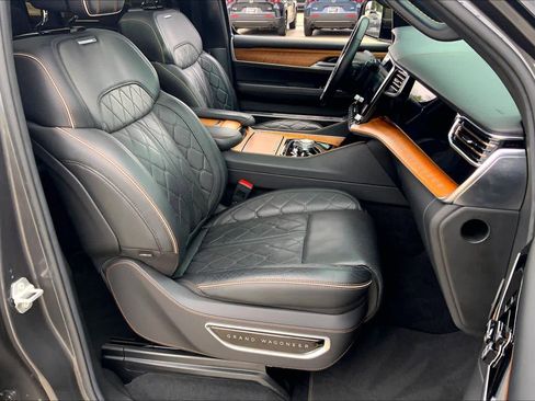Used 2022 Jeep Grand Wagoneer Series III AWD/4WD image 9