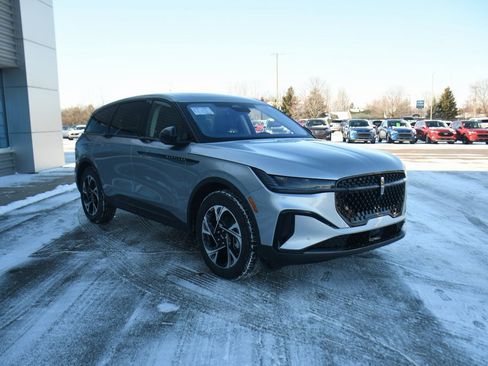 Used 2026 Lincoln Nautilus Premier w/ Equipment Group 102A image 9