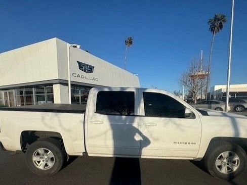 Used 2018 Chevrolet Silverado 1500 LT w/ LT Eassist Package image 4