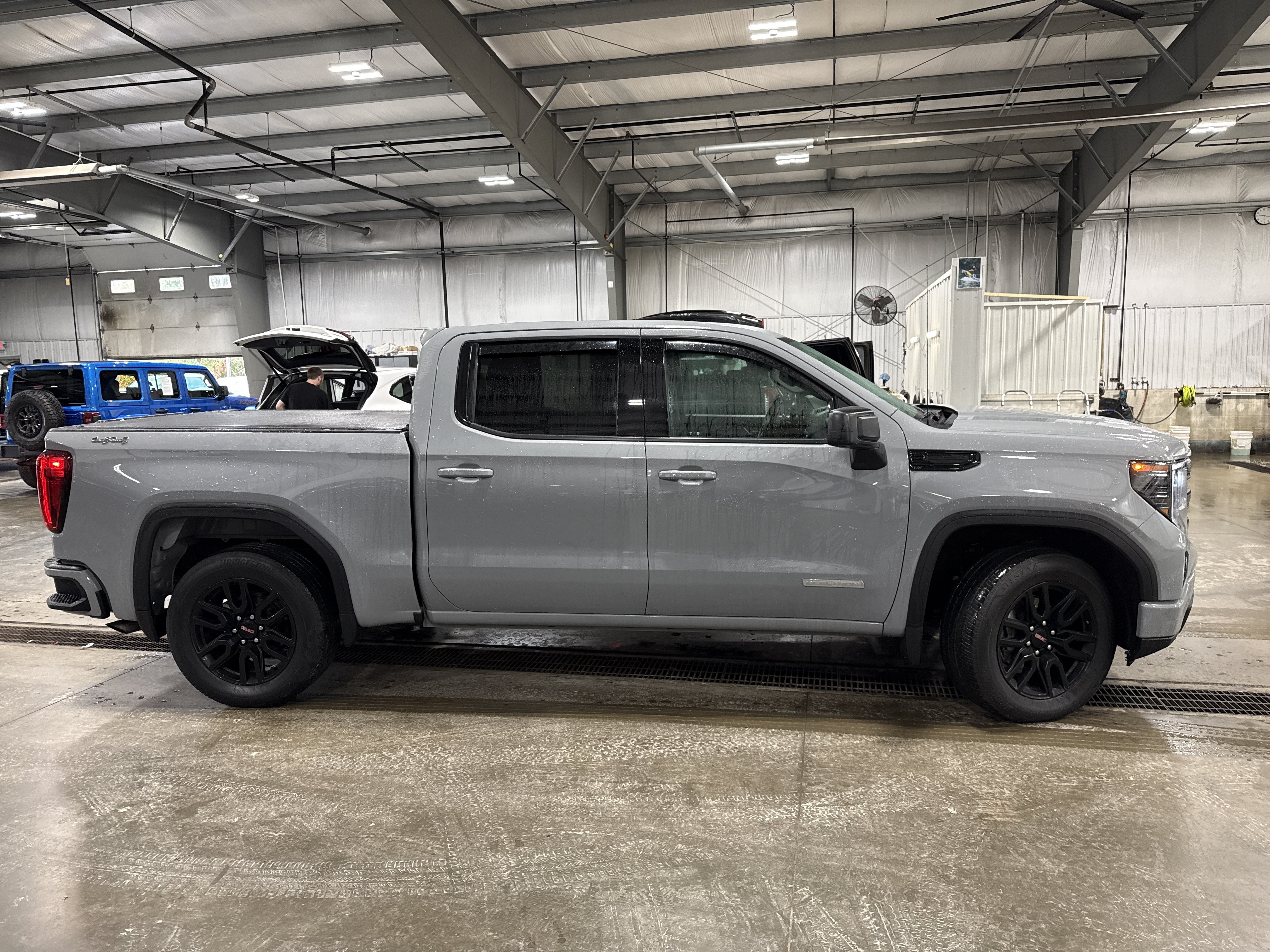 Used 2024 GMC Sierra 1500 Elevation AWD/4WD image 2