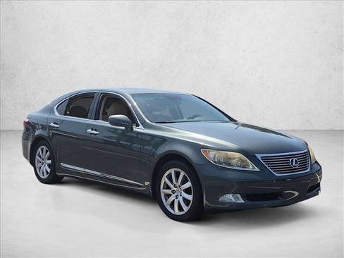 Used 2009 Lexus LS 460 w/ Comfort Pkg RWD image 3