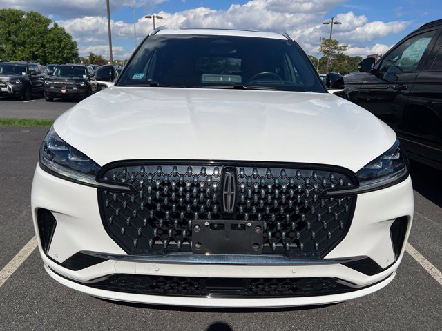 Used 2025 Lincoln Aviator Black Label AWD/4WD image 2