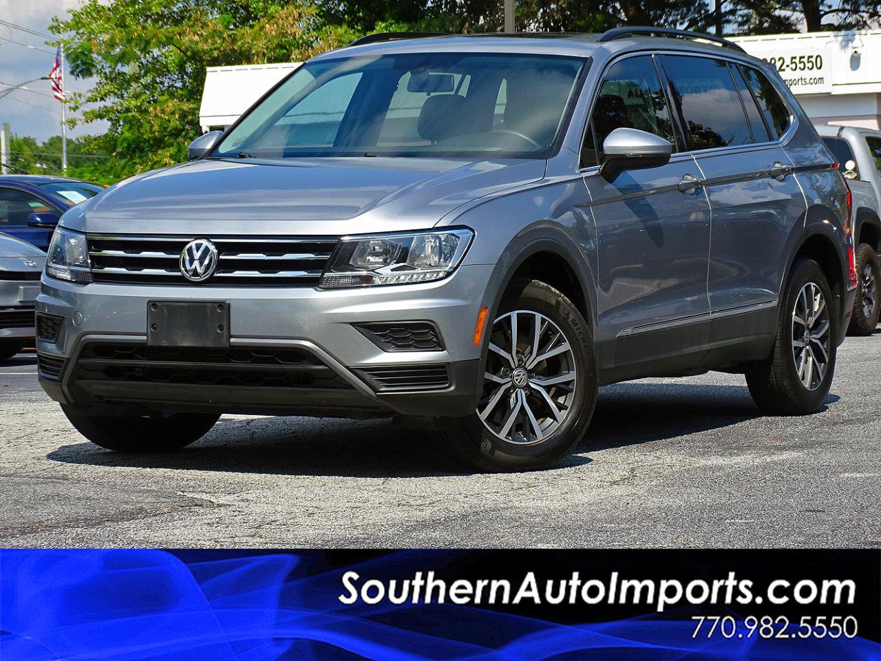 Used 2020 Volkswagen Tiguan SE w/ Panoramic Sunroof Package FWD image 1
