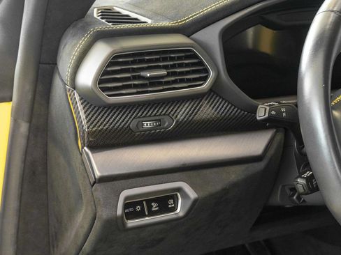 Used 2024 Lamborghini Urus Performante AWD/4WD image 35